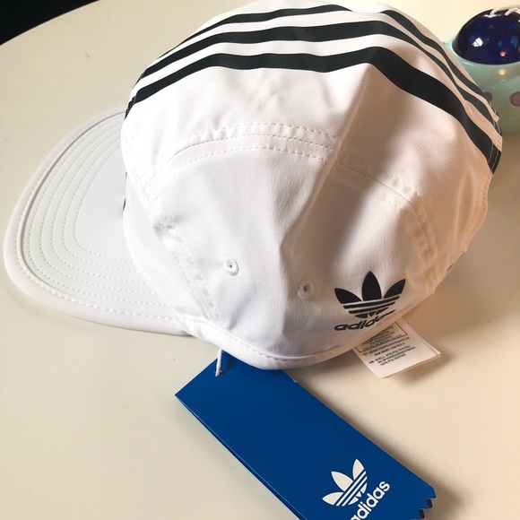 NWT 🆕 Adidas originals cap white/black - Picture 2 of 5